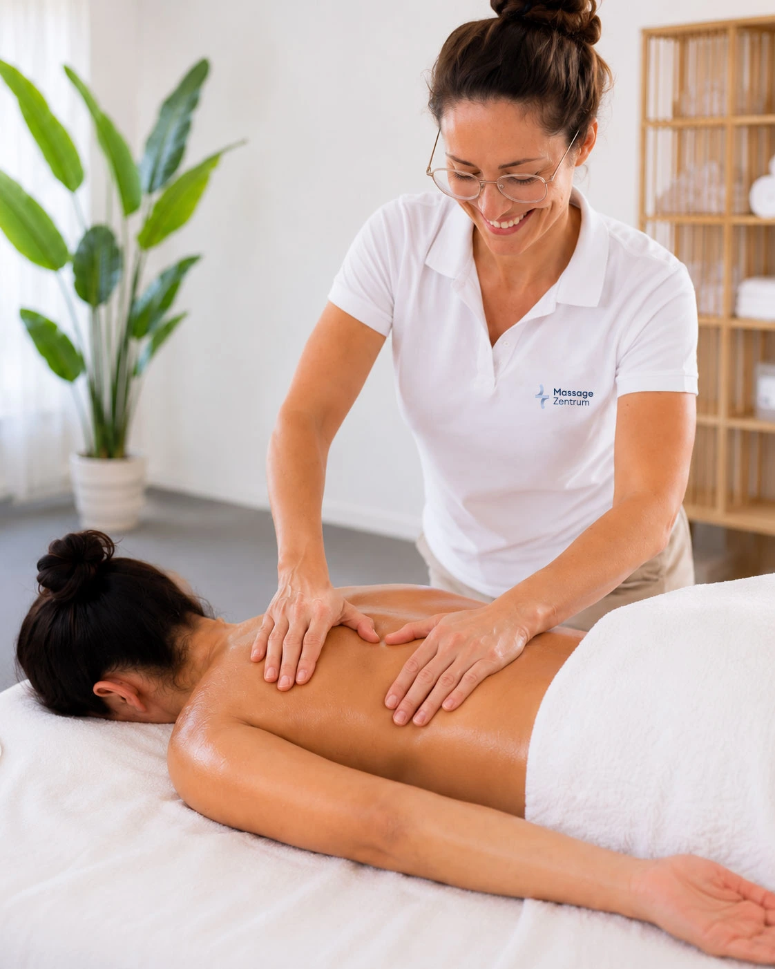 Therapeutische Massage in Zürich – manuelle Griffarbeit an verspannter Muskulatur